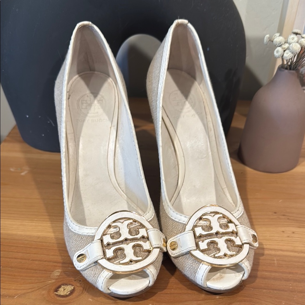 Tory Burch Cream Wedge Shoes with Gold Emblem